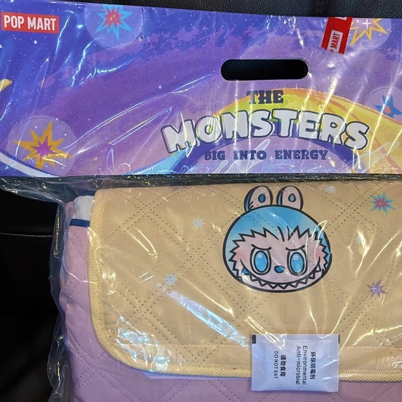 Pop Mart Labubu Blanket - Picture 8 of 8